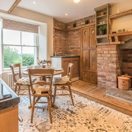Magistrates Chambers Apartment *